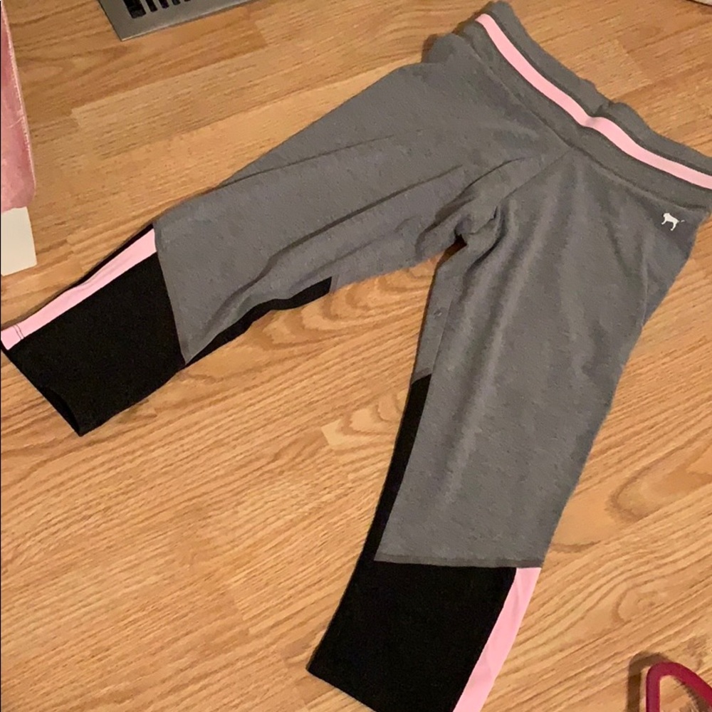 Victoria’s Secret PINK Cropped Yogas - Picture 2 of 3